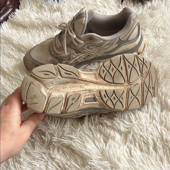 Asics Light Beige and Gray Running Shoes, GEL NYC, in cream oyster colorway - Picture 10 of 13